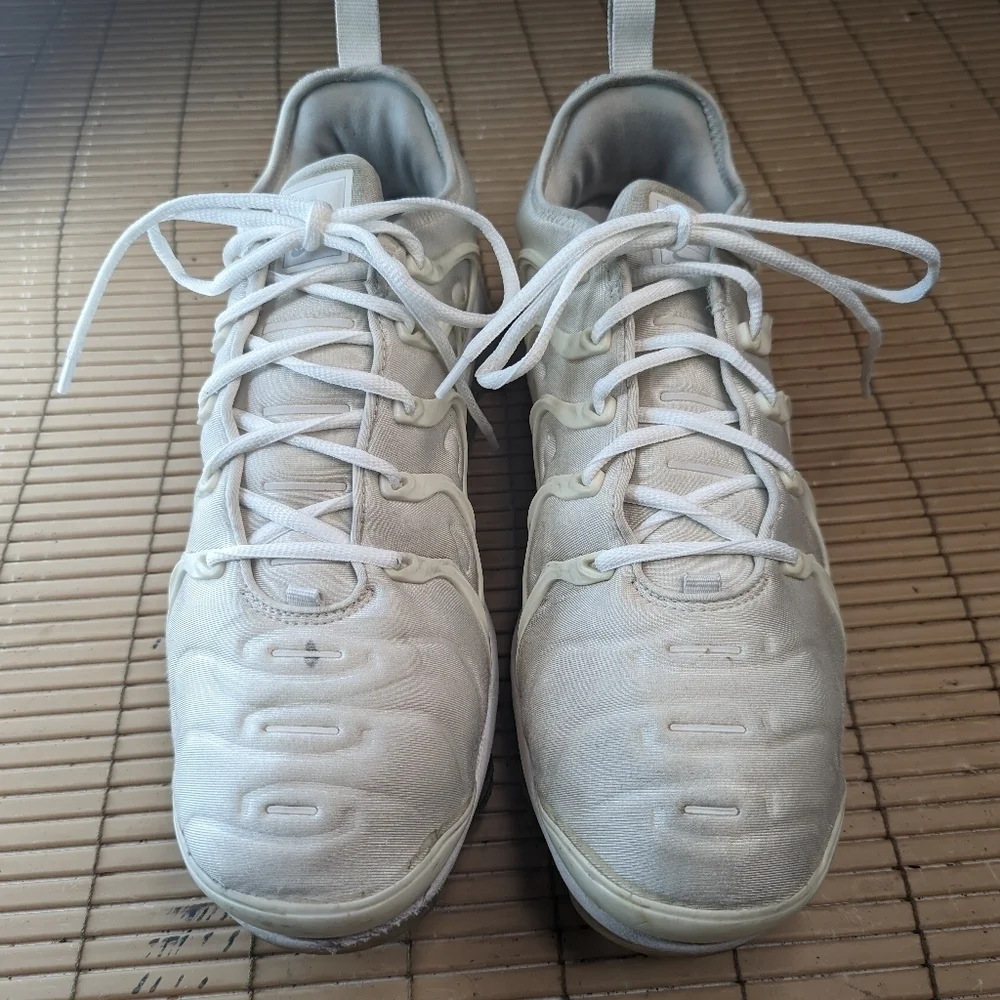 Nike Air Vapormax Plus #924453-100 in Triple White. Men's Sz 12